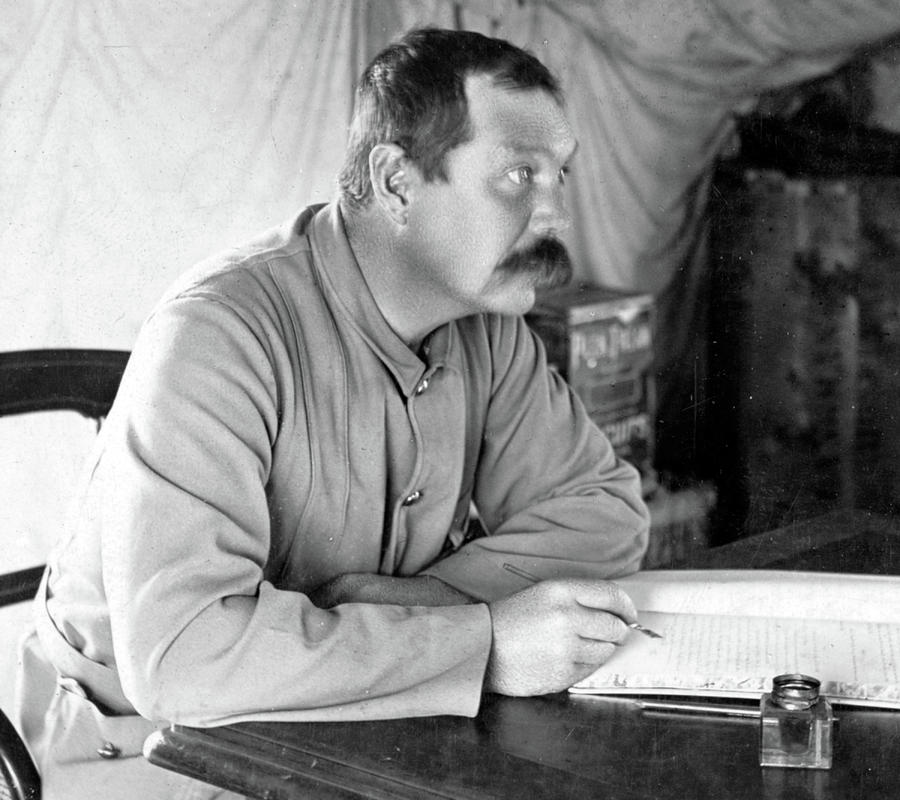 Boer War, Medic Arthur Conan Doyle Photograph by Science Source