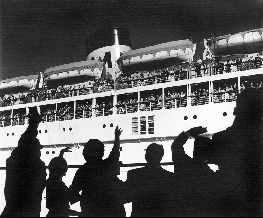 Bon Voyage Photograph by Underwood Archives