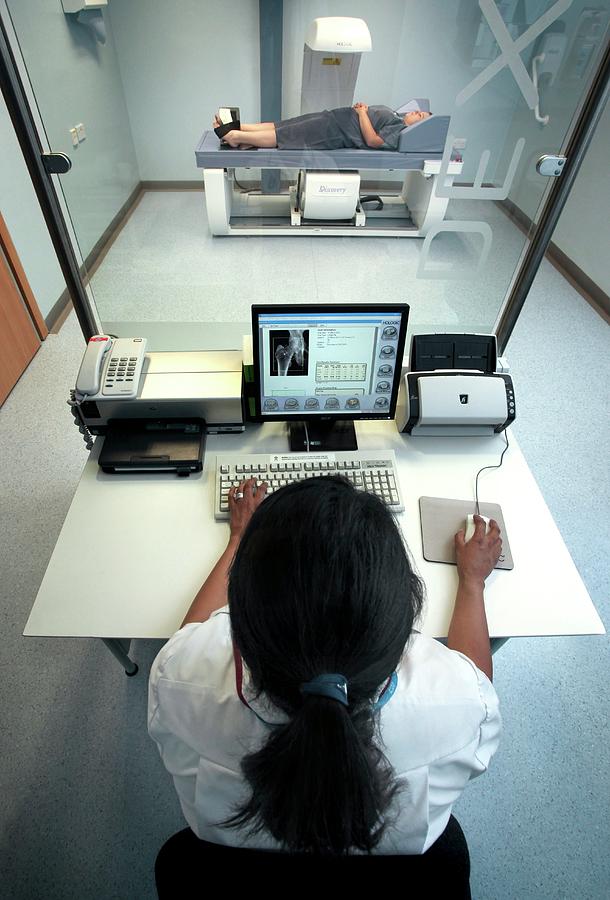 Bone Density Scanner Photograph by Doncaster And Bassetlaw Hospitals/science Photo Library