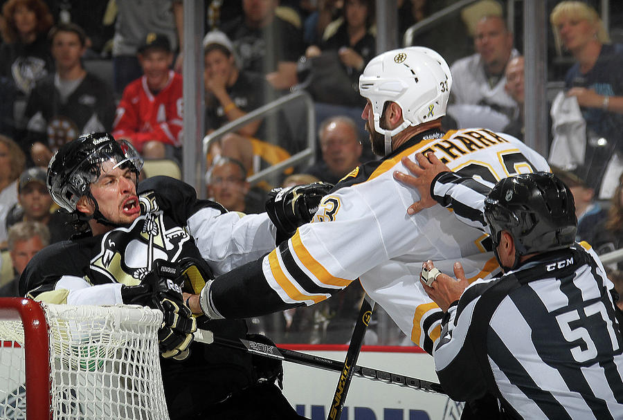 Boston Bruins V Pittsburgh Penguins - Photograph by Bruce Bennett