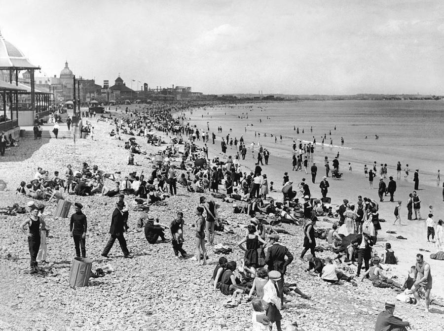 Bostonites Hit The Beach Photograph by Underwood Archives