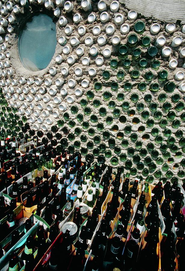 https://images.fineartamerica.com/images-medium-large-5/bottle-wall-of-an-earthship-home-david-hay-jonesscience-photo-library.jpg