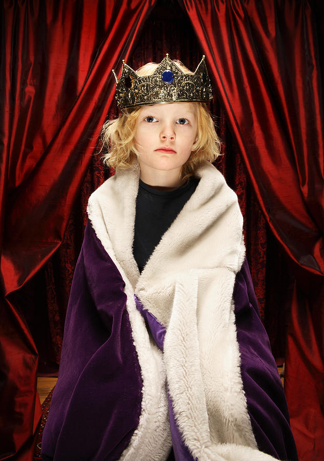 Boy (4-7) in kings costume Photograph by Karen Moskowitz