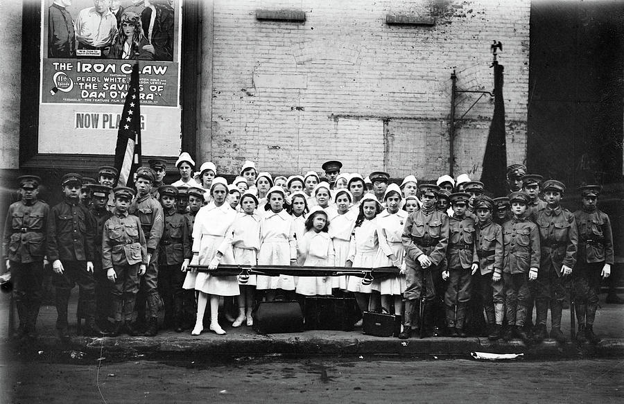 Boy Scouts And Nurses Photograph by Granger