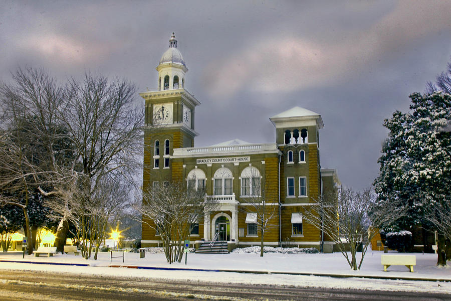 Bradley County Courthouse Photograph by Robert Camp