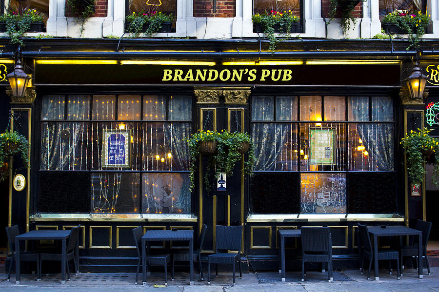 Brandons Pub Photograph by David Pyatt
