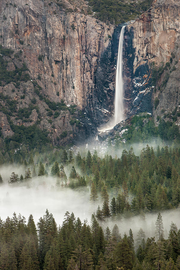 Yosemite National Park Photograph - Bridal Veil Falls by Tom Norring