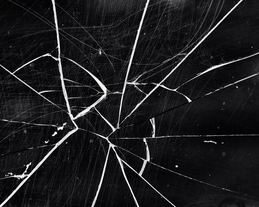 Broken glass Photograph by Vicente Méndez