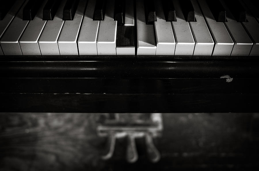 Music Photograph - Broken Key by Ferry Zievinger