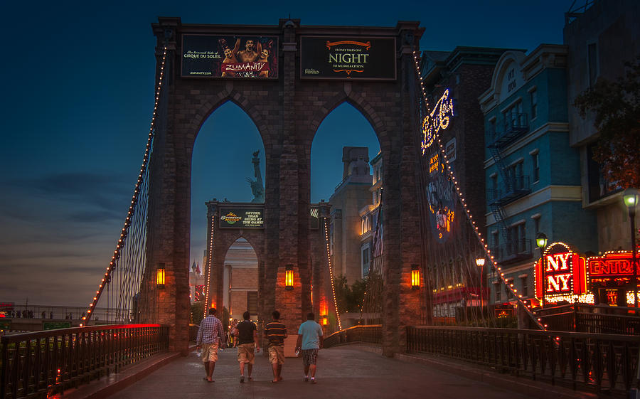 Brooklyn Bridge Photograph - Brooklyn Bridge In Las Vegas by Eduardo Tavares