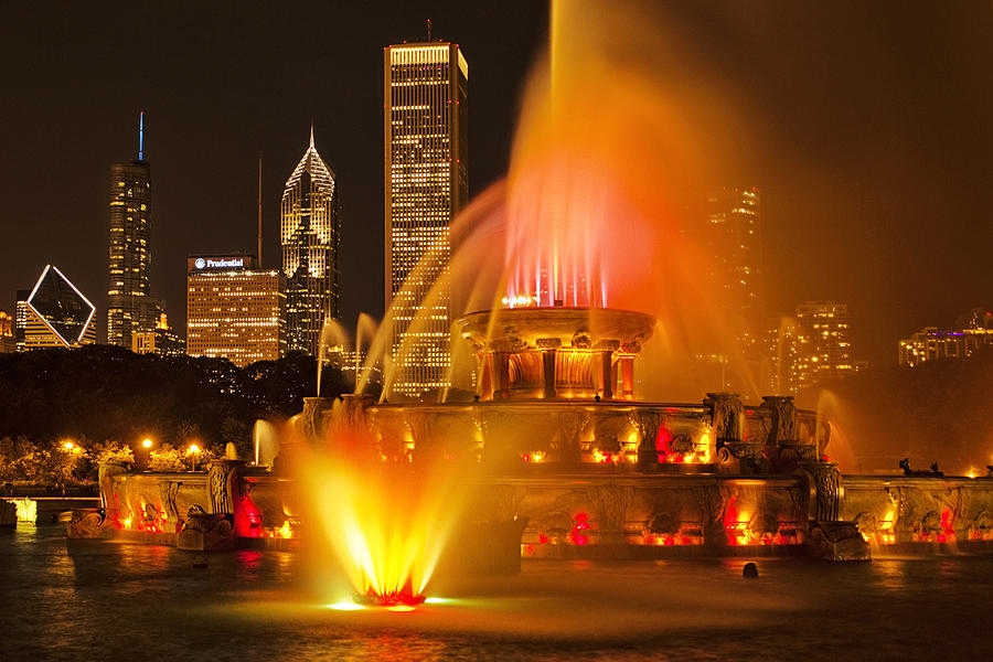 Chicago Photograph - Buckingham Fountain by Andrew Soundarajan