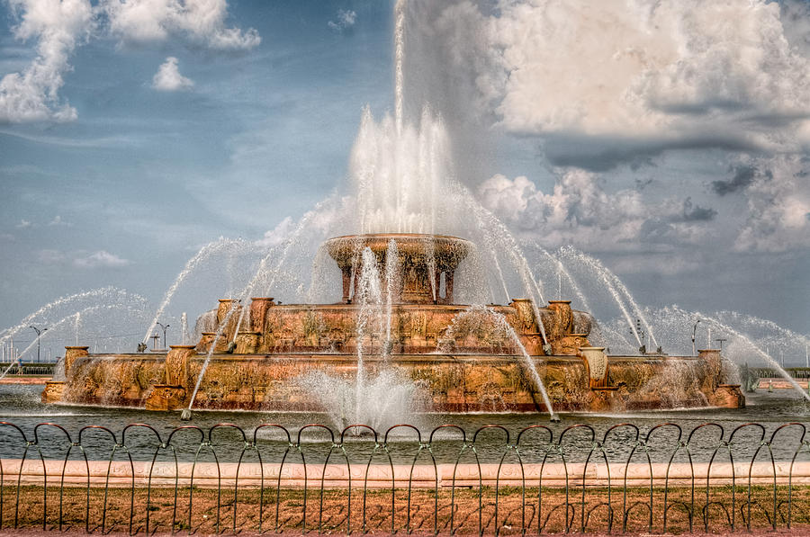 Buckingham Fountain Photograph by George Strohl