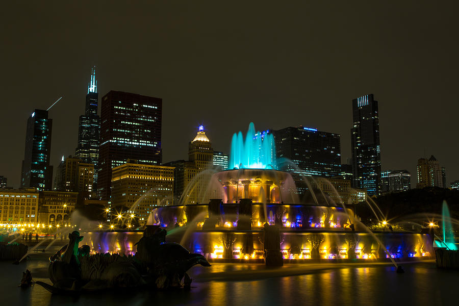 Buckingham Fountain Gold and Blue Photograph by John Daly