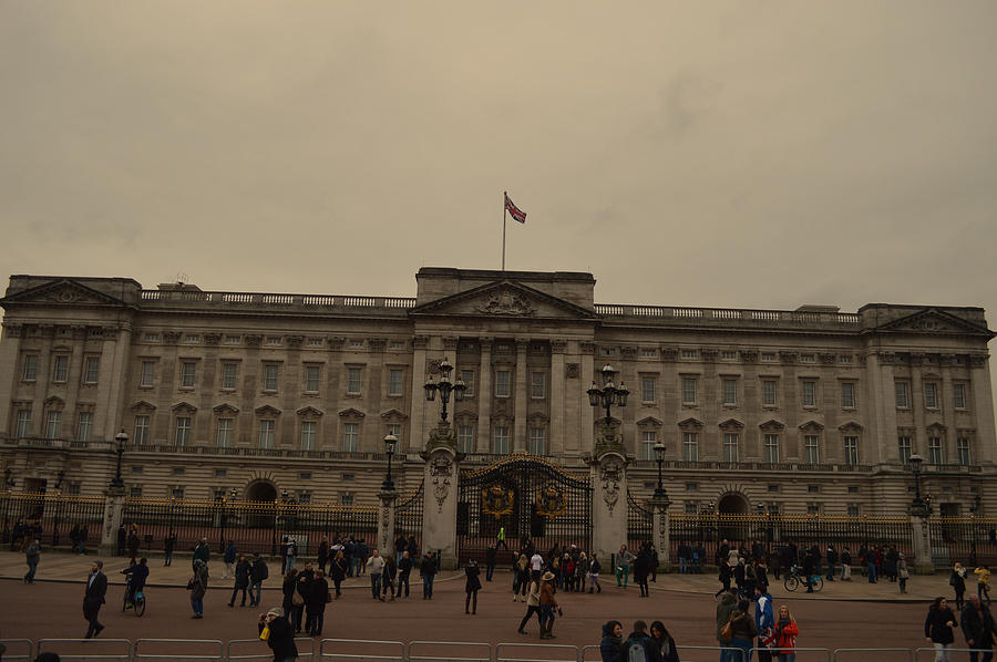 Buckingham Palace Photograph By Alexander Mandelstam - Fine Art America