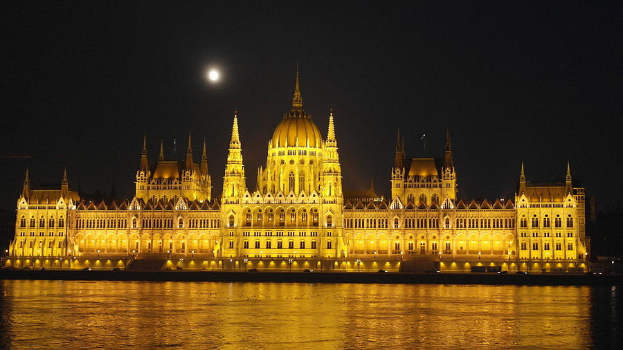 City Photograph - Buda by night by Alberto Martini