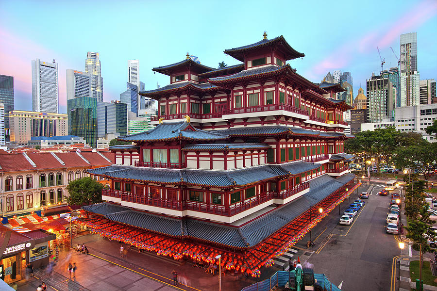 Buddha Tooth Relic Temple Photograph by Seng Chye Teo