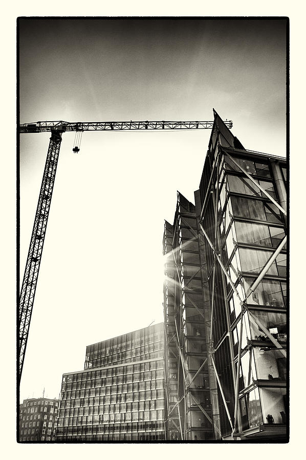 Building London 1 Photograph by Lenny Carter