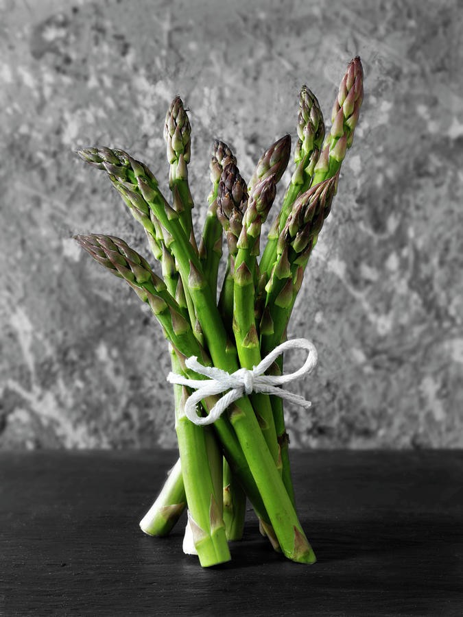 Bunch Of Fresh English Asparagus Spears Photograph by Paul Williams - Funkystock