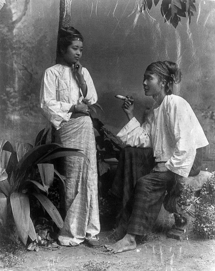 Burma Women Photograph by Granger