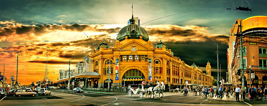 Busy Flinders St Station Photograph