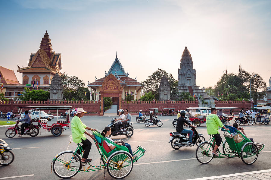 Busy Traffic Outside Wat Ounalom At Sunset In Phnom Penh Photograph by Tbradford