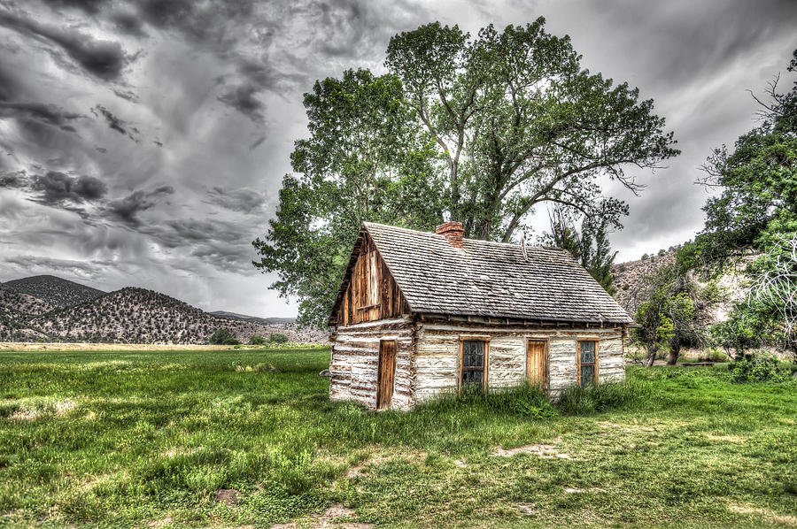 Cabin Photograph - Butch Cassidys Boyhood Home #2 by Robert Alldredge