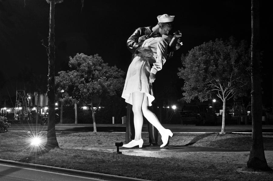 Bw Nurse And Sailor Kissing Statue Unconditional Surrender Night Photograph