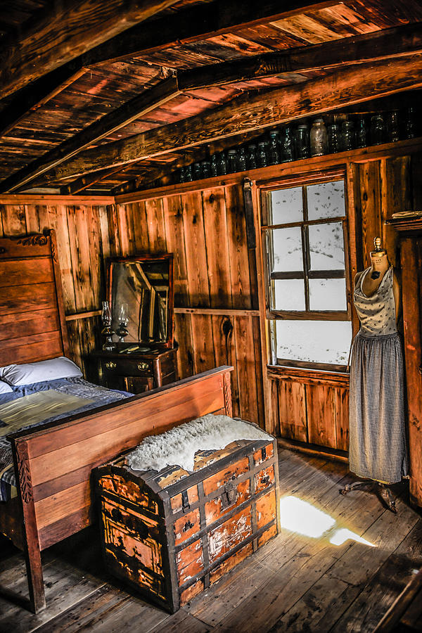 Cabin bedroom Photograph by Chris Smith