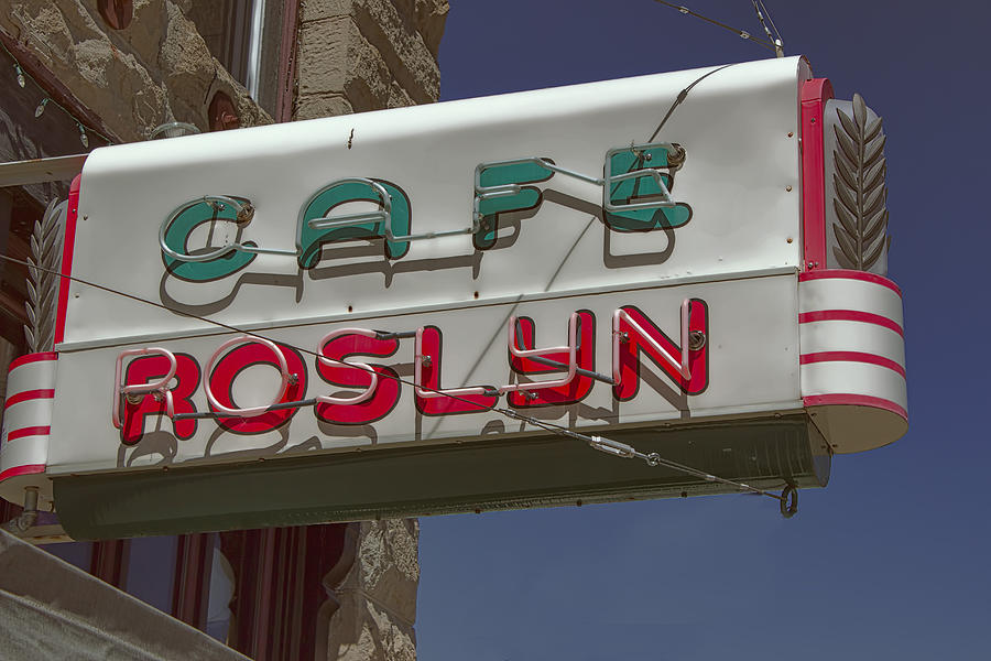 Cafe Roslyn Photograph by Cathy Anderson