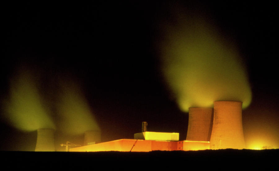 Sellafield Photograph - Calder Hall Nuclear Power Station by Martin Bond/science Photo Library.