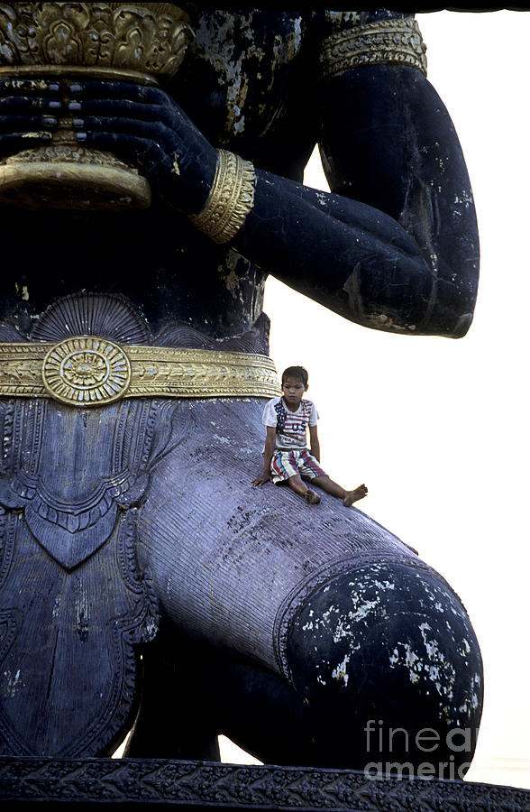 Cambodian statue Battambang Cambodia. Photograph by Ryan Fox