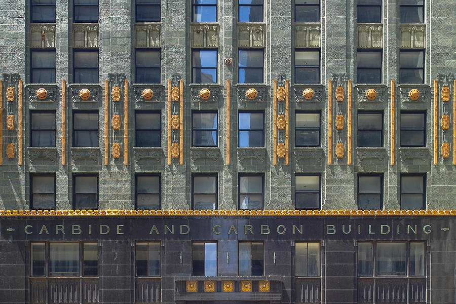 Abstract Photograph - Carbide and Carbon Building by Adam Romanowicz