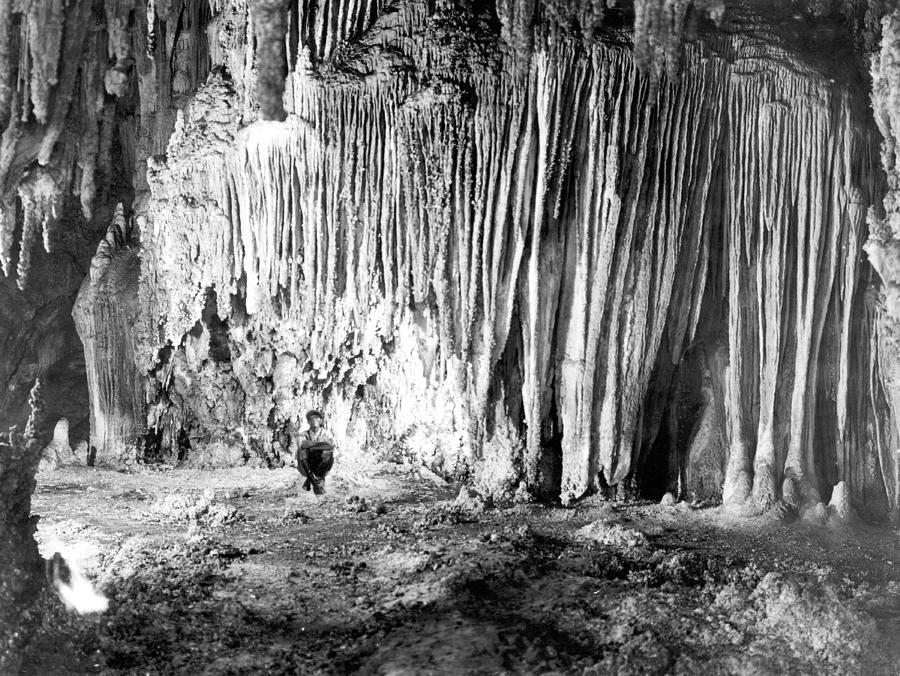 Carlsbad Caverns, Shinavs Wigwam, 1923 Photograph by Science Source