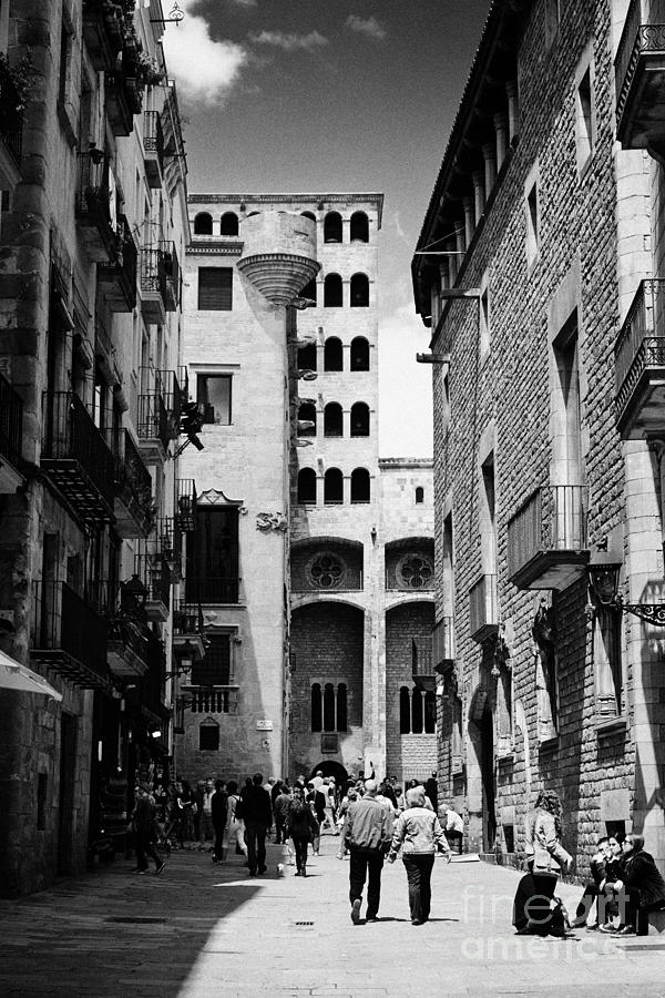 Carrer Del Veguer Approaching Plaza Del Rey Barcelona Catalonia Spain ...