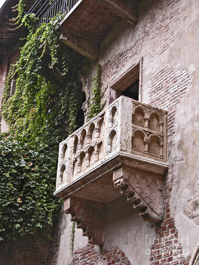 Casa Di Giulietta Photograph by Liz Leyden