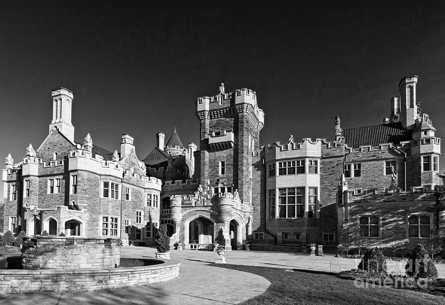 Casa Loma in Toronto in Black and White Photograph by Les Palenik