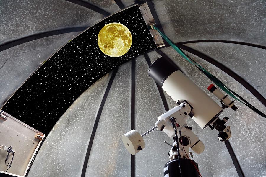 Cassegrain Telescope And Moon Photograph by Victor De Schwanberg