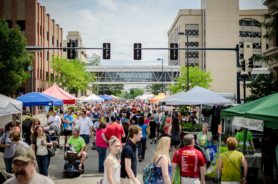 Cedar Rapids Farmer's Market Crowd Photograph by Anthony Doudt