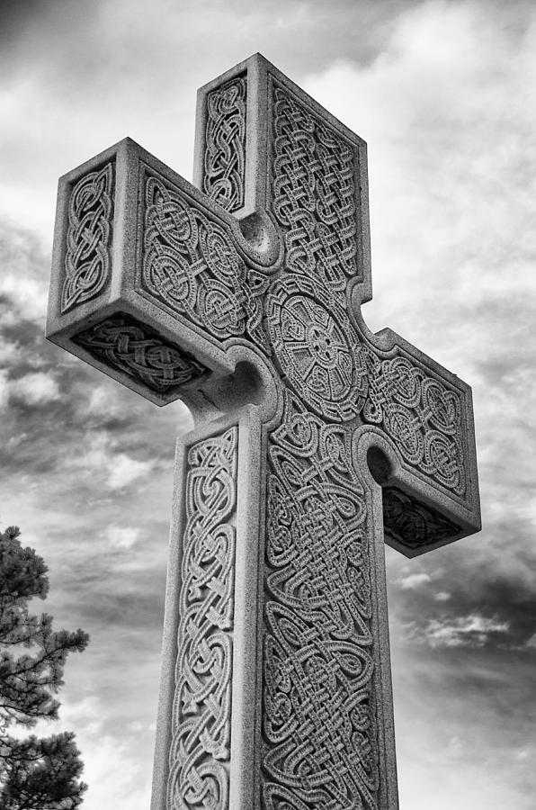 Celtic Cross 20982 Photograph by Guy Whiteley