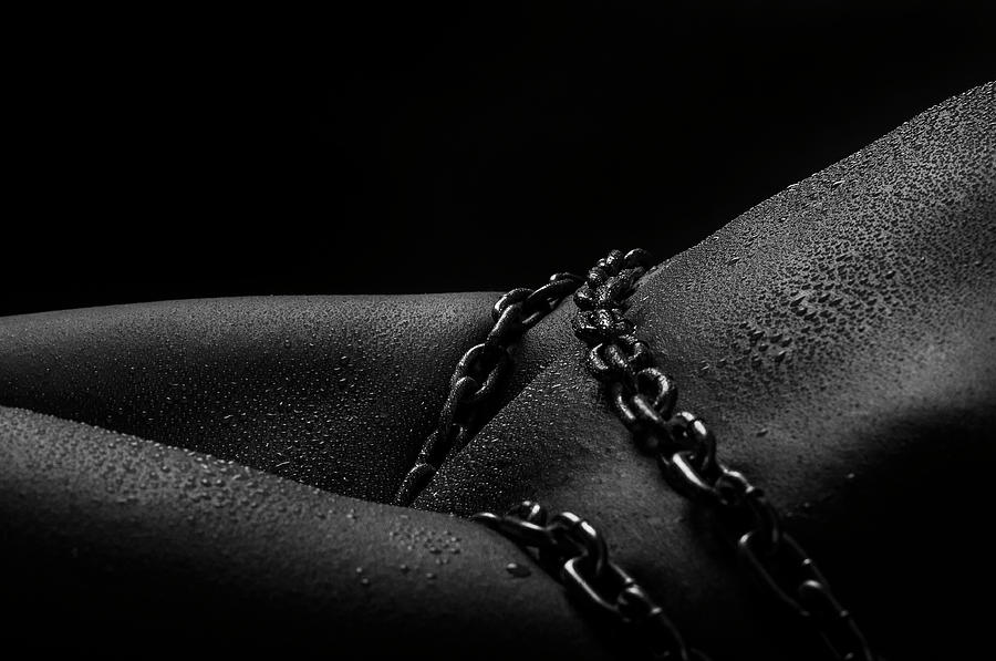 Nude Photograph - Chain Drops by Antonia Glaskova