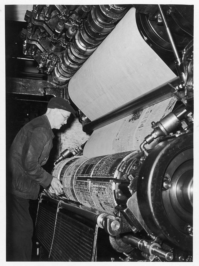 Changing The Plate On A Rotary Press Photograph by Mary Evans Picture ...