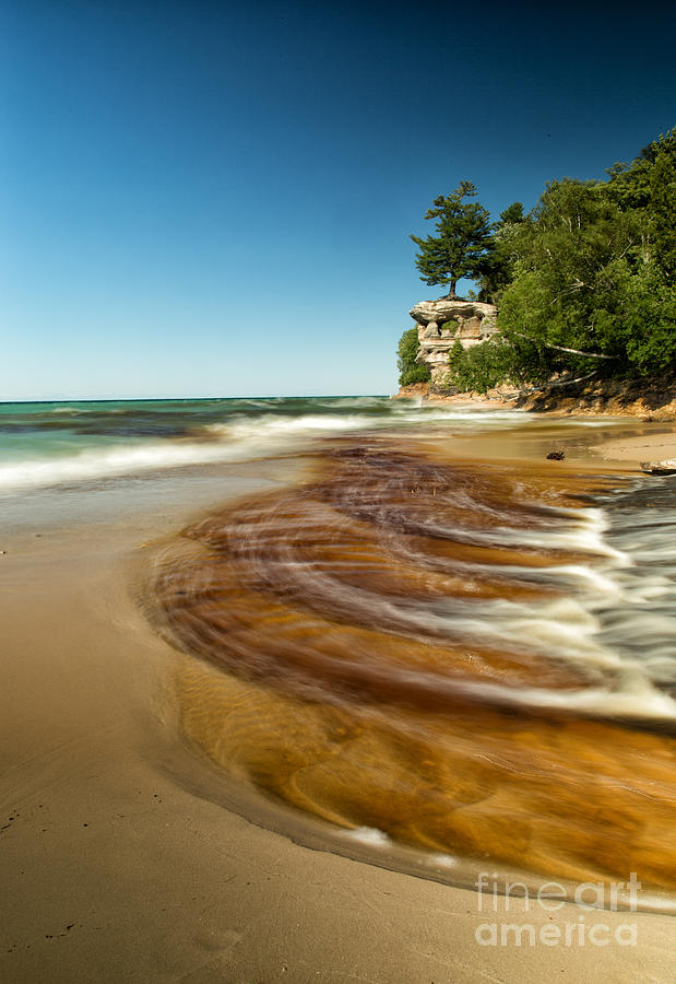 Lake Superior Shoreline Bath Towel by Todd Bielby - Fine Art America