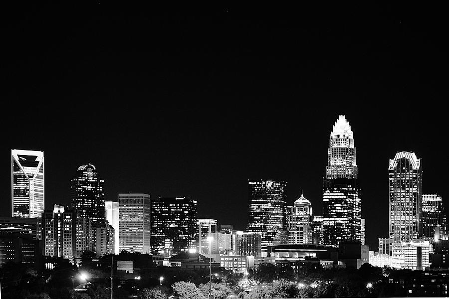 city skylines at night black and white