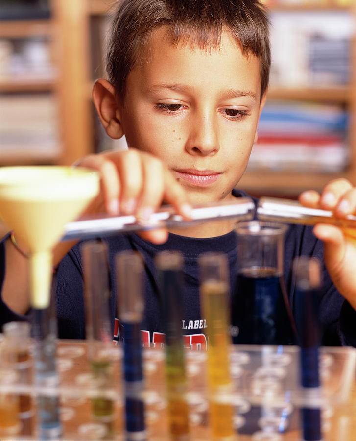 Chemistry Lesson Photograph by Mauro Fermariello/science Photo Library