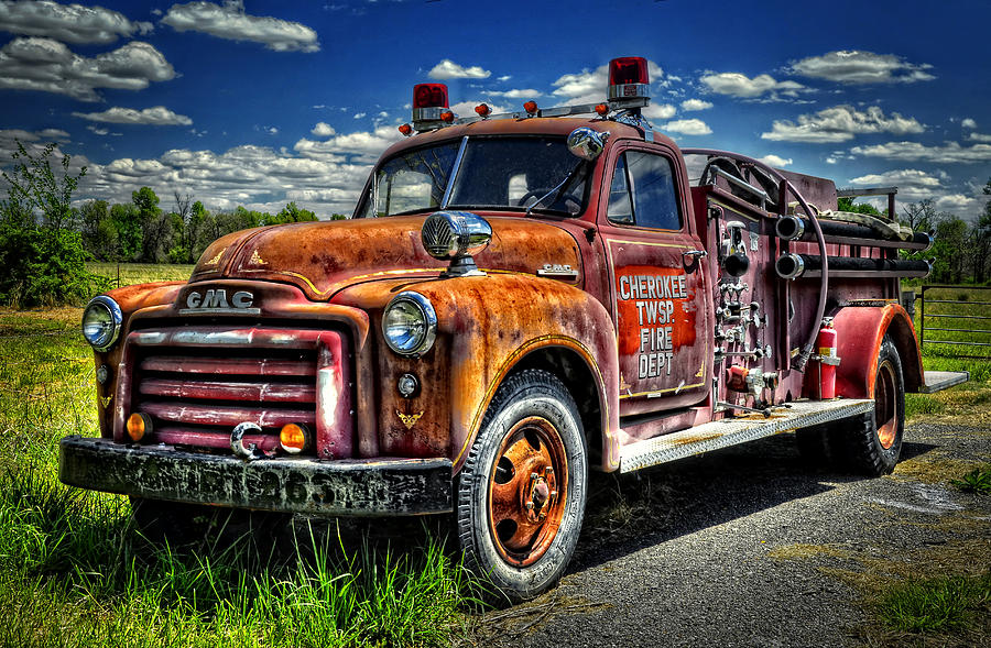 Cherokee Fire Truck Photograph by Ken Smith