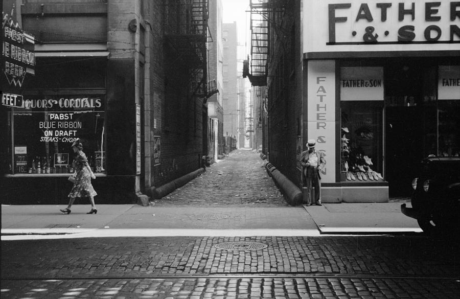 Chicago Alley, 1940 Photograph by Granger