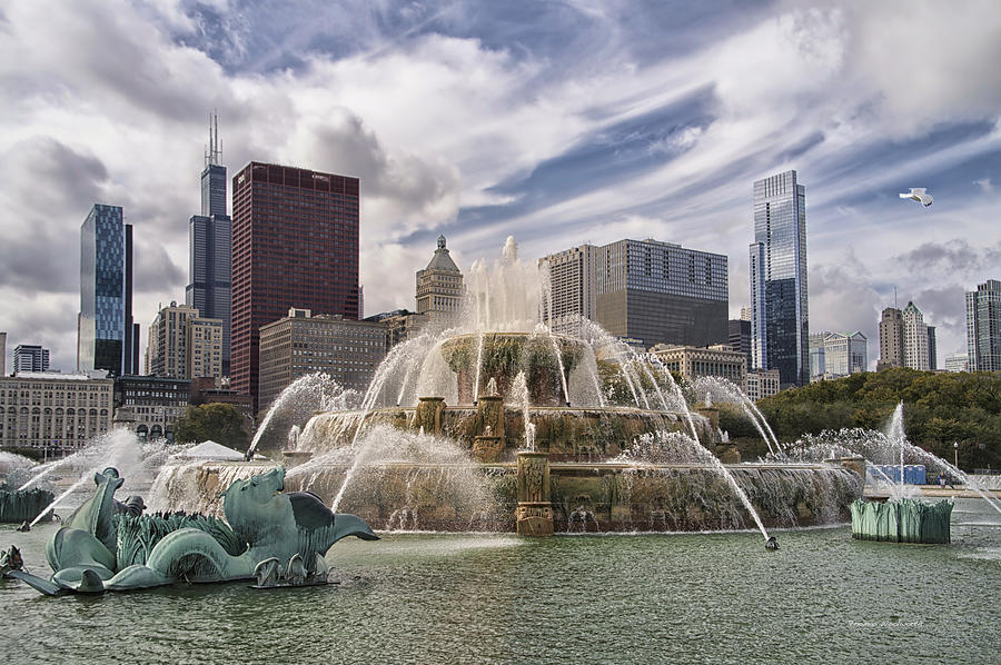 Chicago Photograph - Chicago Buckingham Fountain Looking West by Thomas Woolworth