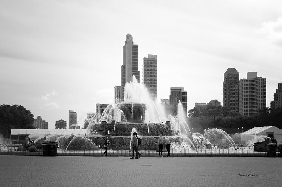Chicago Photograph - Chicago Buckingham Fountain Northside BW by Thomas Woolworth