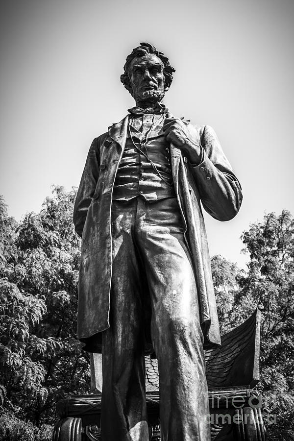 Chicago Lincoln Standing Statue In Black And White Photograph