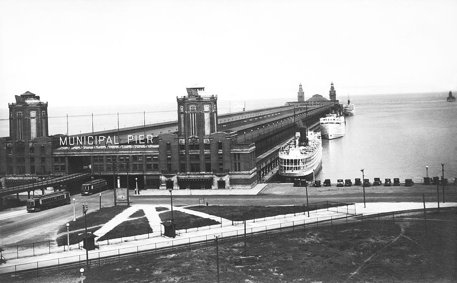 Chicago Municipal Pier Photograph by Underwood Archives